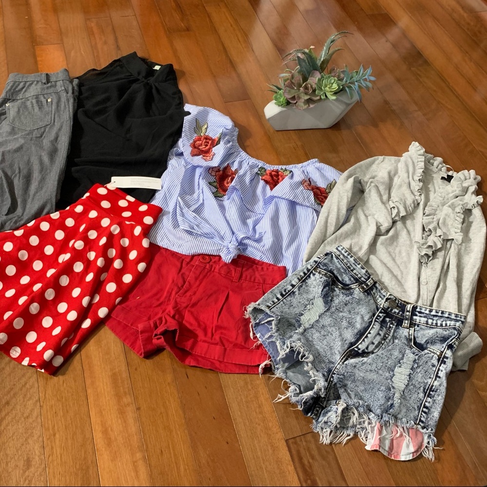 ⬇️ $25 | Bundle of assorted Preloved XS-S clothes